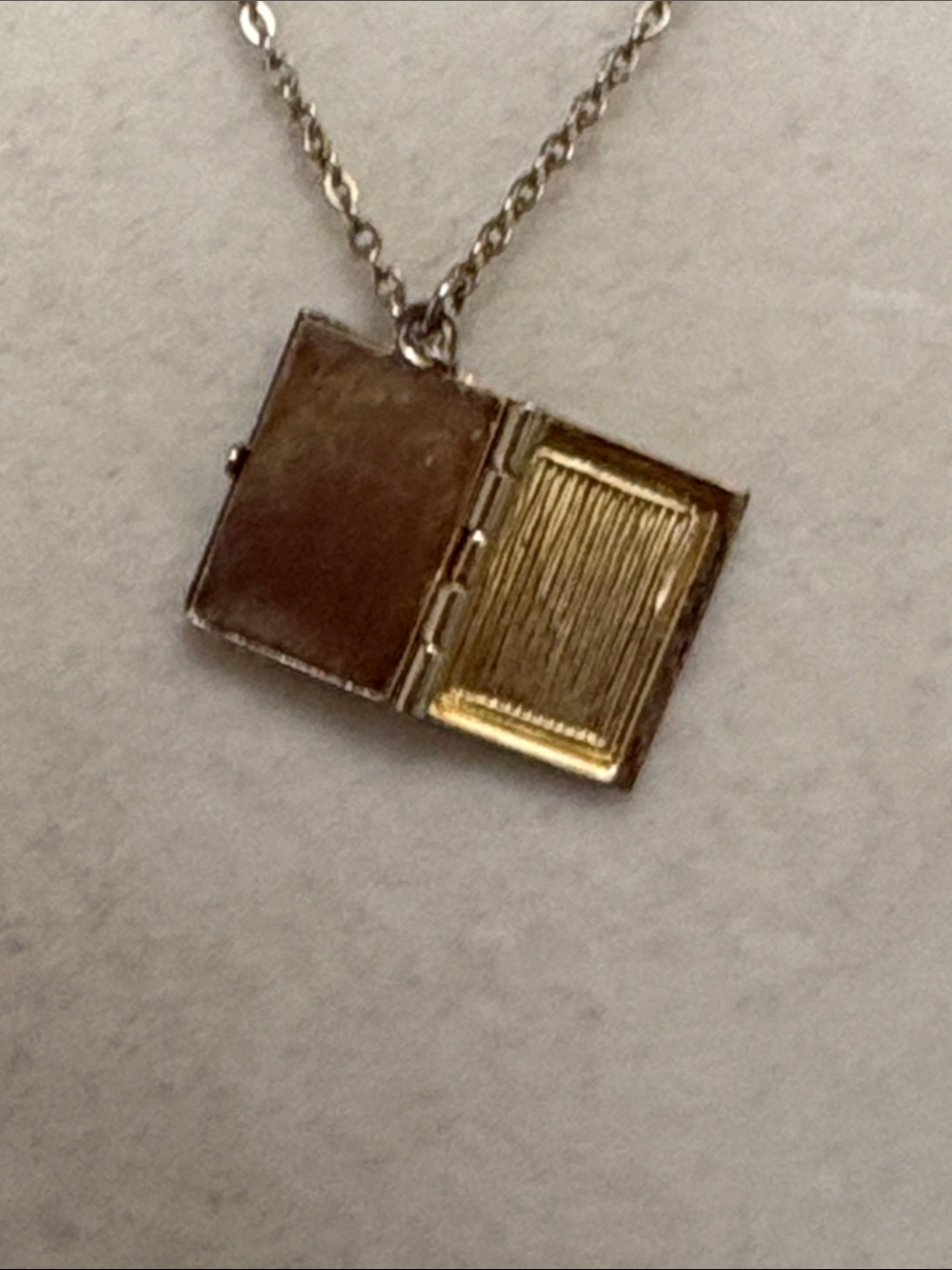 Vintage 1928 Enamel Flower Double Photo Locket - Picture 4 of 9